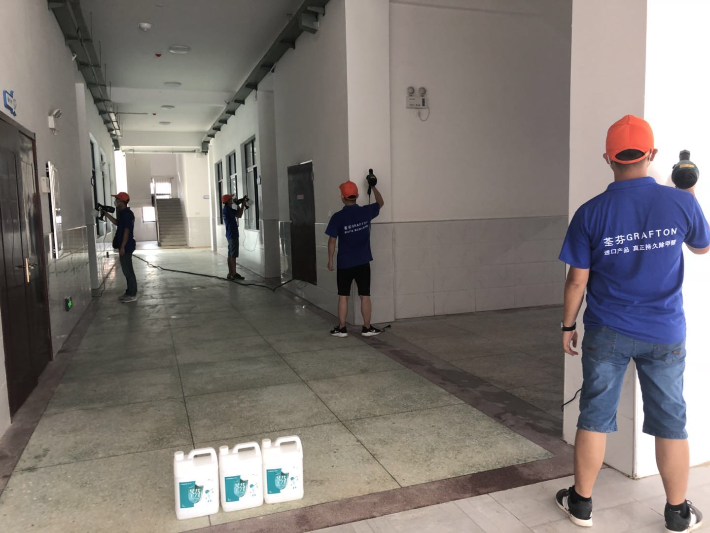 學校過道墻面全方位噴涂施工 學校過道墻面全方位噴涂施工