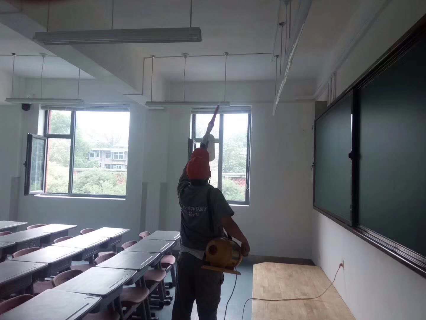 學校教室噴槍全方位噴涂治理甲醛 學校教室噴槍全方位噴涂治理甲醛