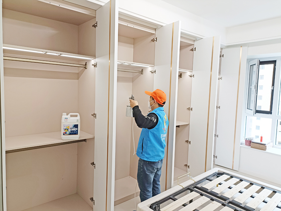 主臥衣柜噴槍施工治理 主臥衣柜噴槍施工治理