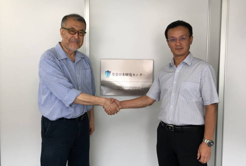 荃芬創始人杜煒東先生和進藤社長簽約合影 荃芬創始人杜煒東先生和進藤社長簽約合影